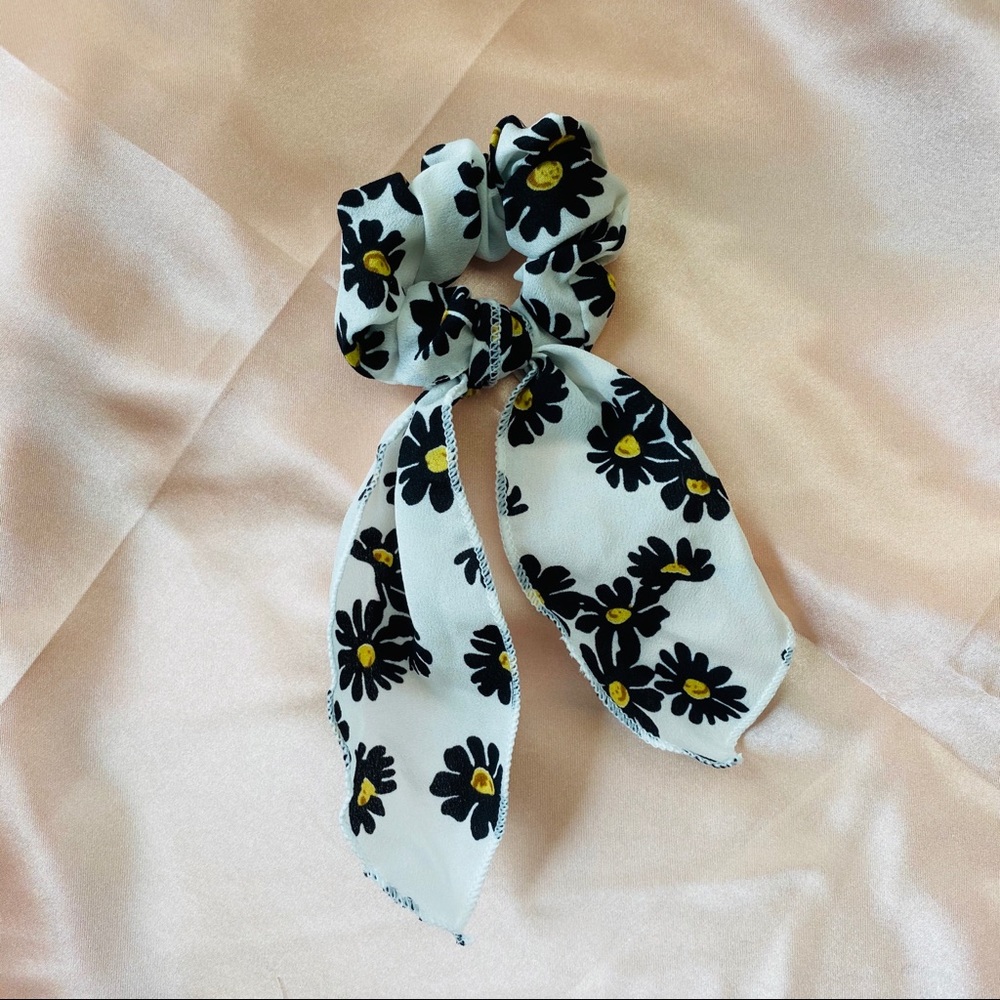 Daisy Ribbon Hair Tie Scrunchies - Picture 2 of 7
